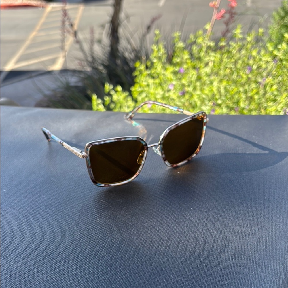 Cosmopolitan Frames - image 1